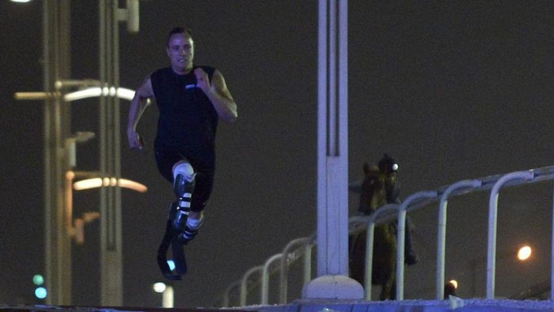 Pistorius corre más rápido que un caballo pura sangre | Ver