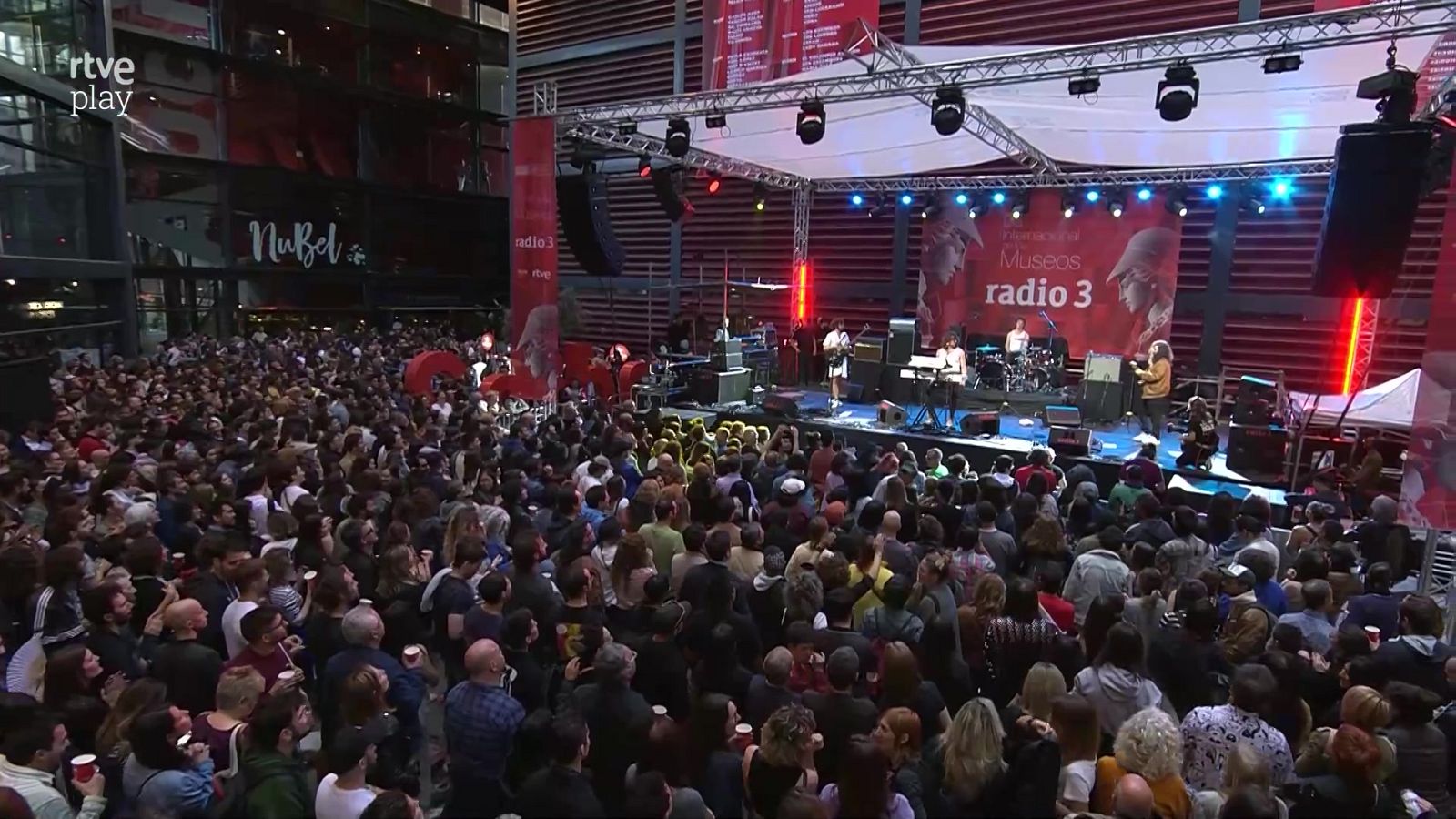 Los estanques cierra su brutal actuación | Ver