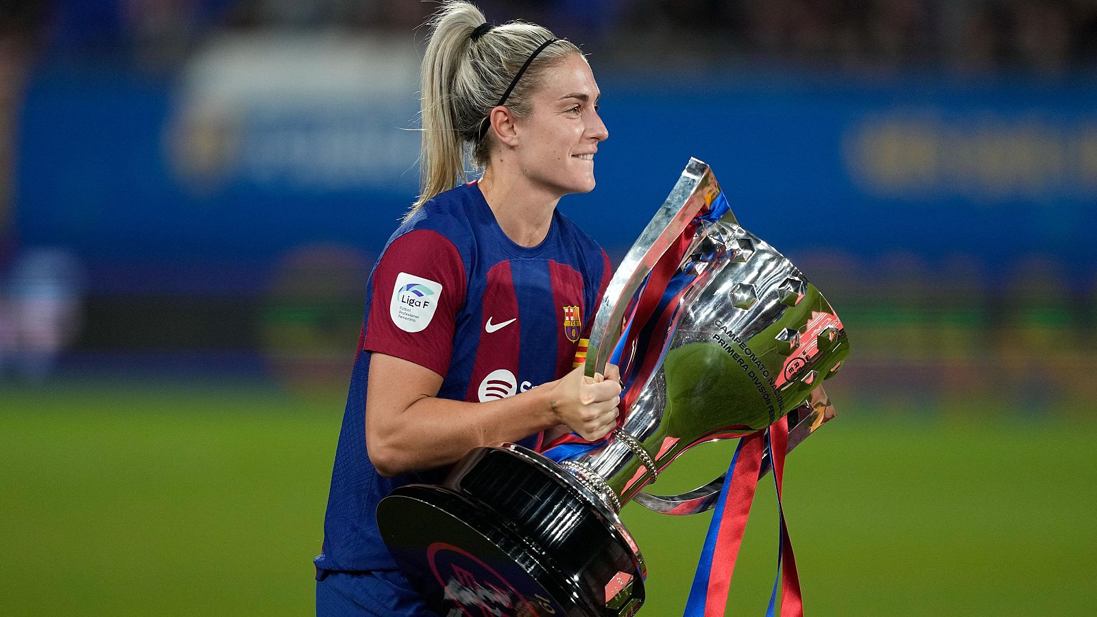 Así levantó Alexia Putellas el trofeo de la Copa de la Reina - Fútbol | Ver