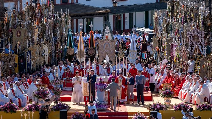 Telediario Fin de Semana - La aldea de El Rocío acoge a visitantes de muchos lugares por la peregrinación