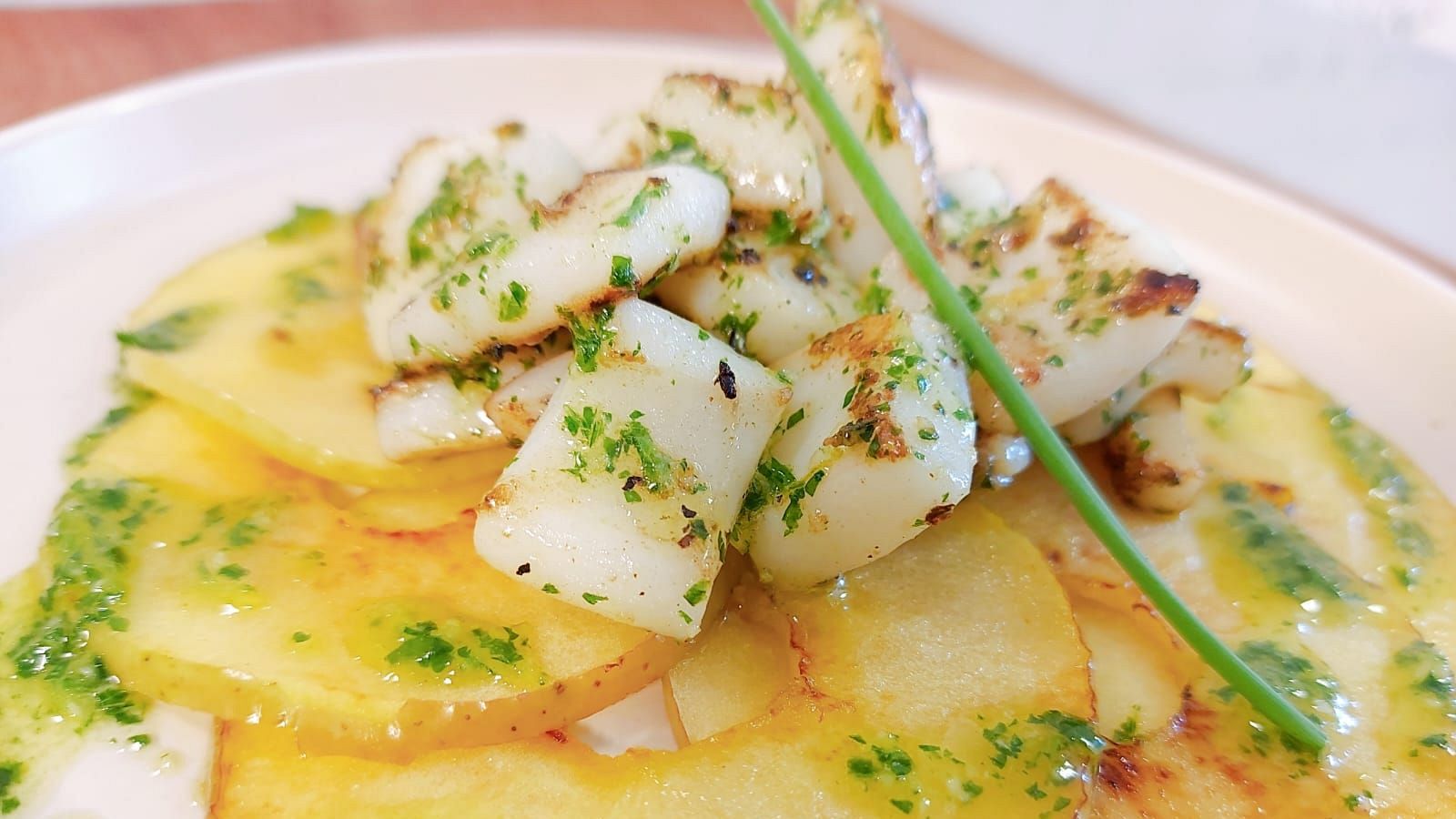 Receta de sepia al ajillo con un toque de manzana - Saber vivir | Ver