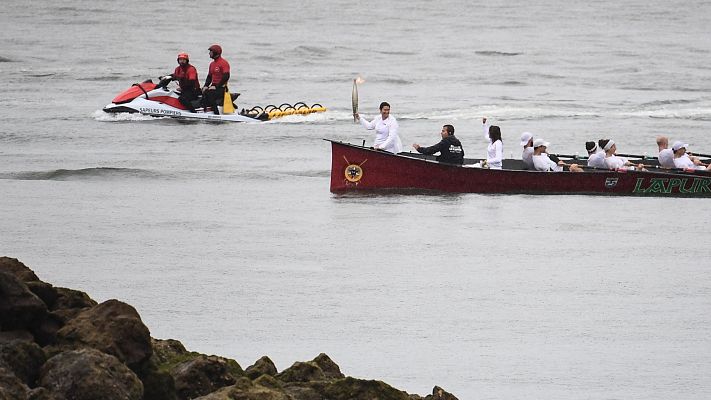 Telediario 1 - La llama olímpica recorre el País Vasco francés