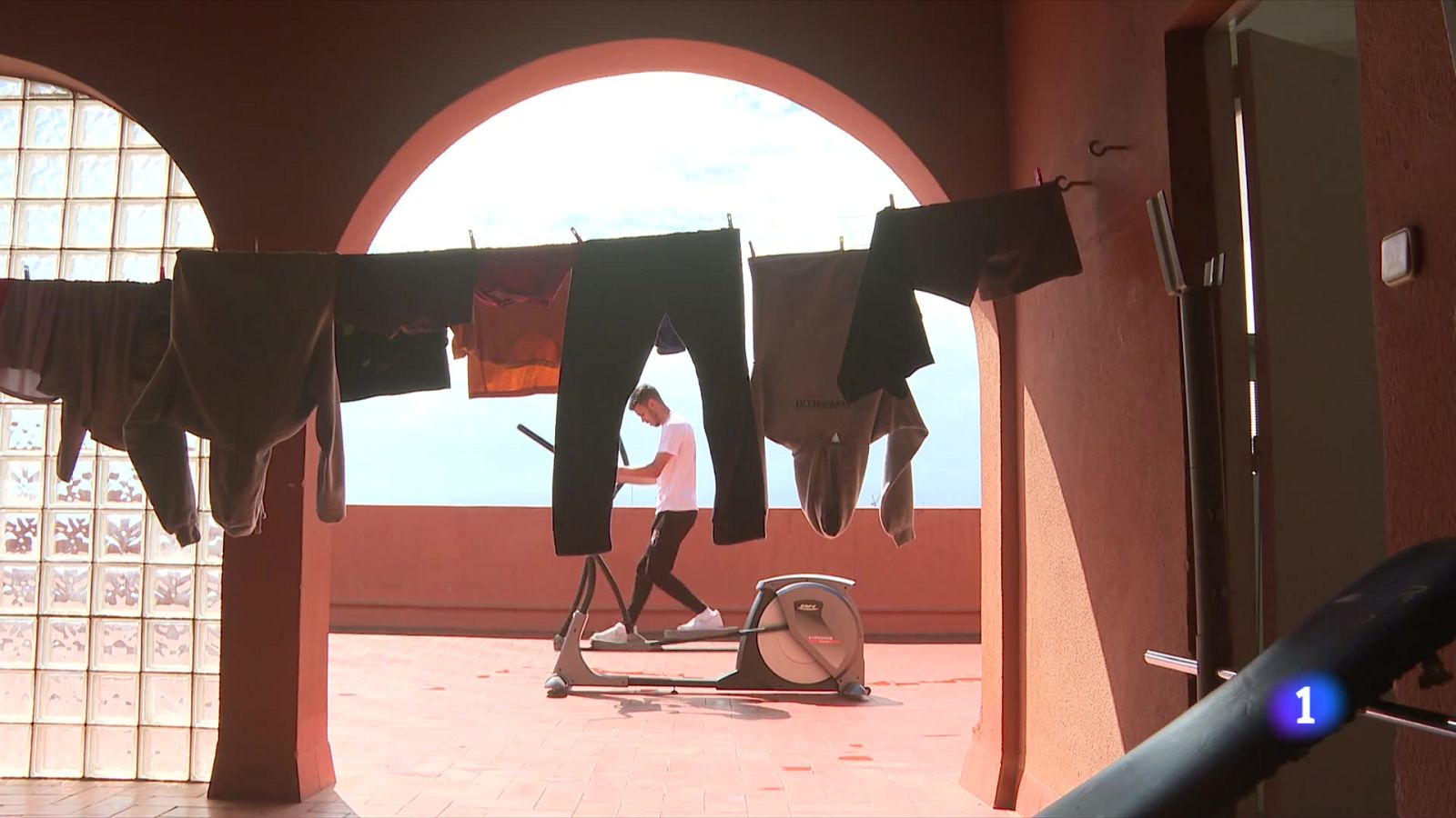 La 'Llar d'Oportunitats' acull i forma joves migrants majors d'edat - L'Informatiu | Veure