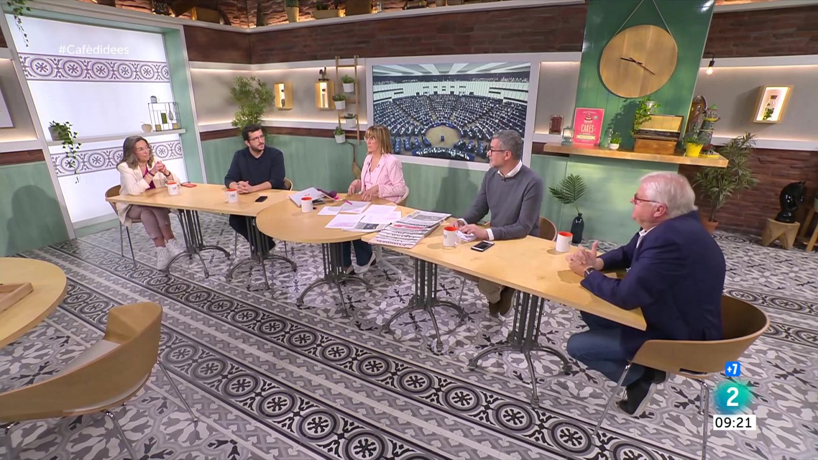 Parlem de Javier Milei amb el periodista argentí. Joan Negrié i Victòria Pagès presenten obra de teatre. I coneixem les novetats de Construmat