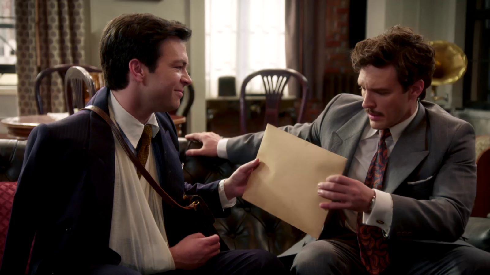 La Moderna: Jacobo tiene las anotaciones del inspector Ocampos - Salón de té La Moderna | Ver