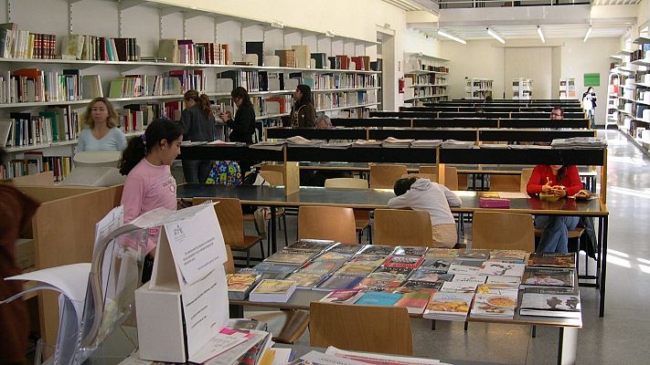 Telediario 2 - Vox veta las películas 'Barbie' y '20.000 especies de abejas' en la biblioteca municipal de Burriana