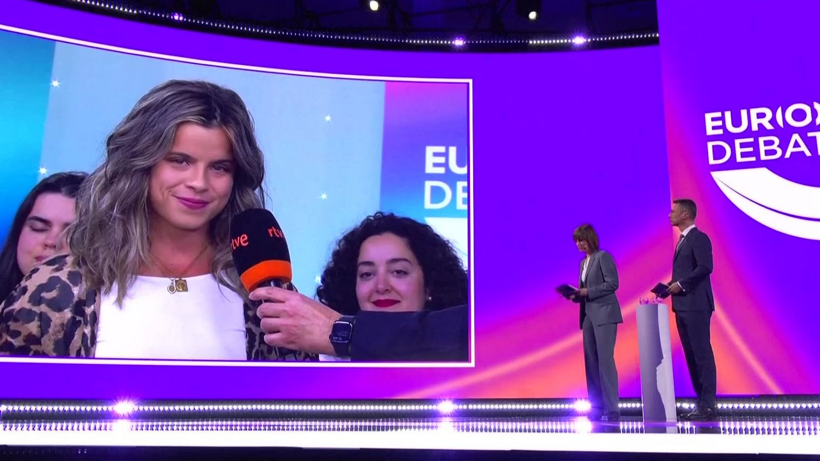 Una joven española pregunta a los candidatos a presidir la Comisión Europea por los pasos para frenar el cambio climático - Especiales informativos | Ver