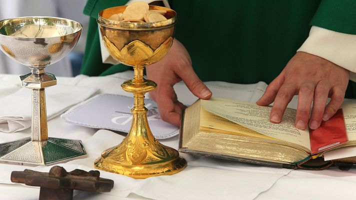 Telediario 1 - La Catedral de Sevilla ha decidido adaptarse al turismo e impartirá misas en inglés