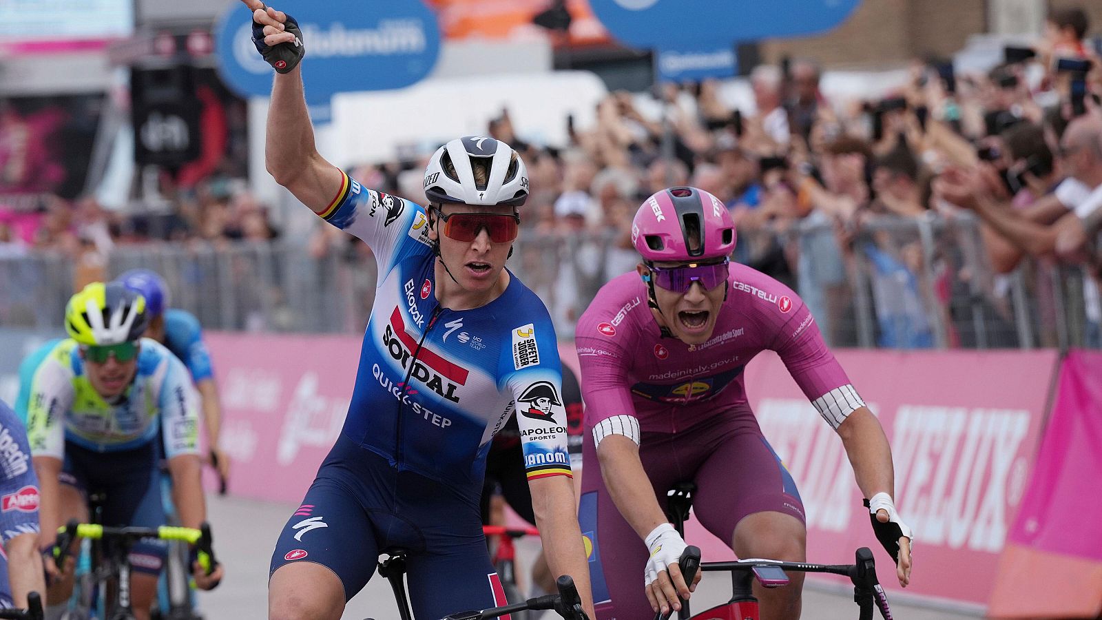 Tim Merlier gana al sprint a Milan la 18ª etapa del Giro de Italia - Ciclismo | Ver