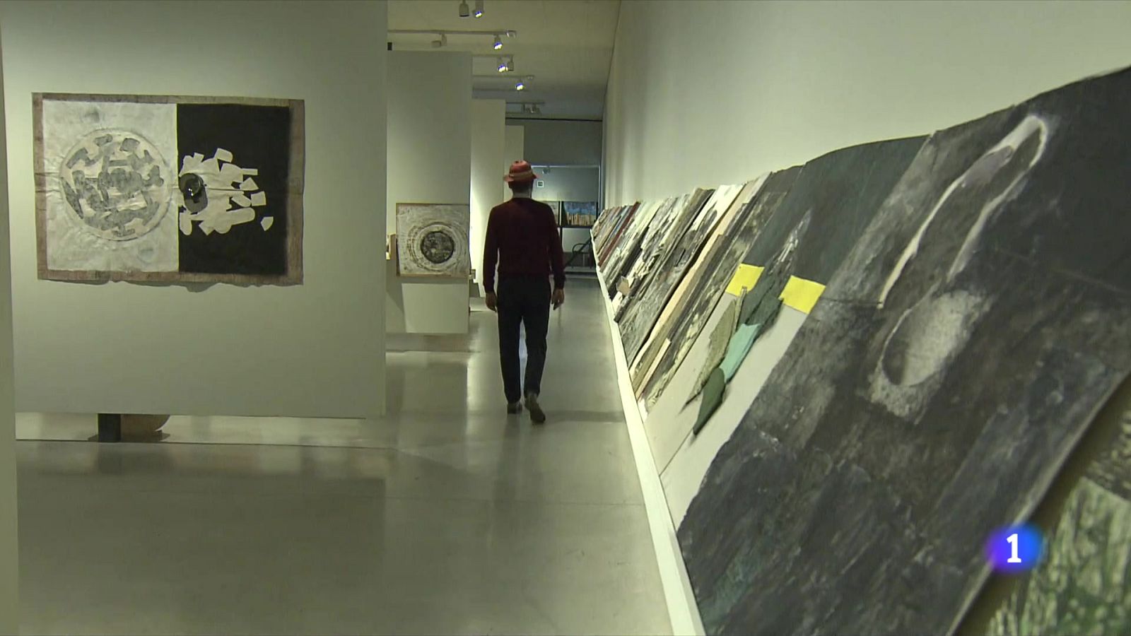 Pep Duran transforma decorats en fotocollages al Museu Can Framis de Barcelona - L'Informatiu | Veure