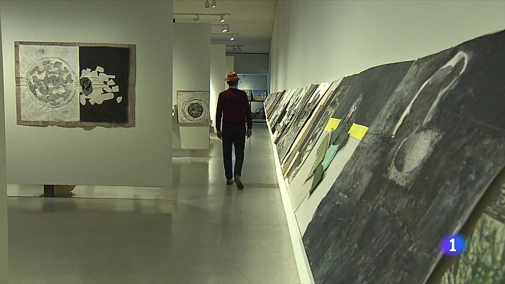 L'Informatiu - Pep Duran transforma decorats en fotocollages al Museu Can Framis de Barcelona