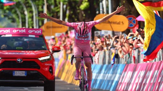 Tadej Pogacar logra su sexta victoria de etapa para poner el broche de oro a un Giro inmejorable