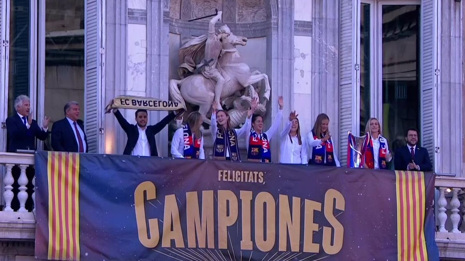 La festa de celebració continua per les campiones de la Champions - L'Informatiu | Veure