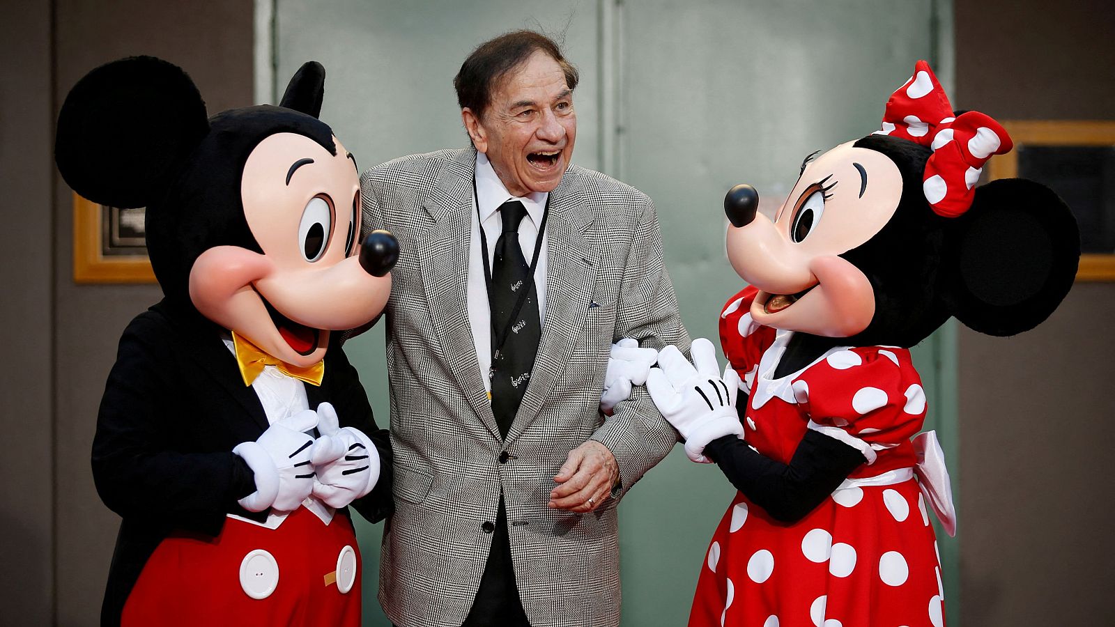 Muere Richard Sherman, compositor en películas de Disney | Ver