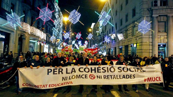 Informativo 24h - Miles de personas protestan en Barcelona contra la reforma educativa