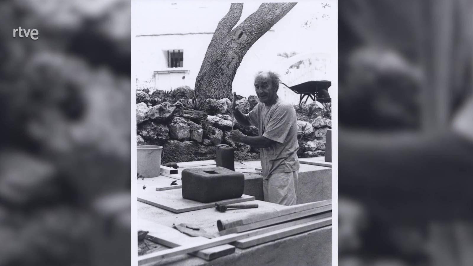 Eduardo Chillida en Menorca - Atención obras | Ver