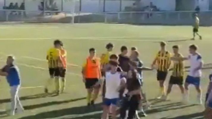 Diario 24 - Pelea en un partido de fútbol entre los juveniles de Barajas y Paracuellos