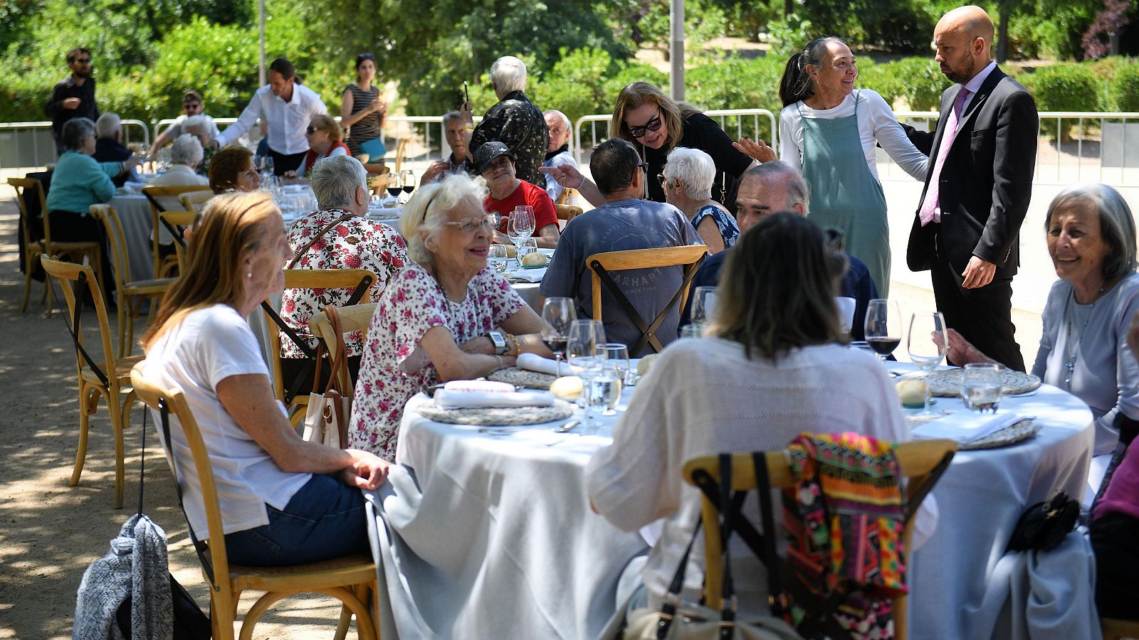 Menú solidario de estrellas Michelin para personas mayores | Ver
