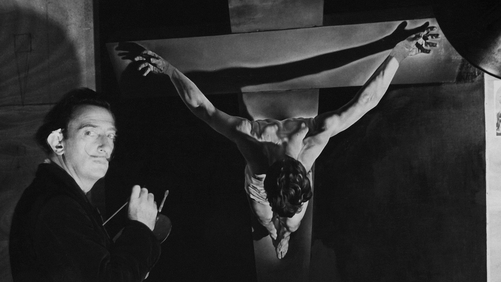 Se expone en Roma el 'Cristo de Dalí' con un boceto único | Ver