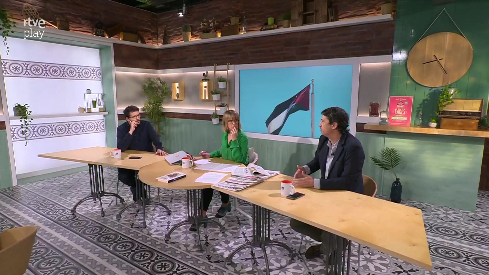 Gemma Nierga entrevista Laia Estrada. Rodrigo Cortés ens presenta el llibre 'Cuentos telúricos'. I parlem del Saló de la Gent Gran de Catalunya