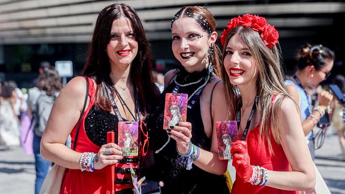 Telediario 1 - Fans hasta la médula: los 'swifties' se sienten parte de una comunidad