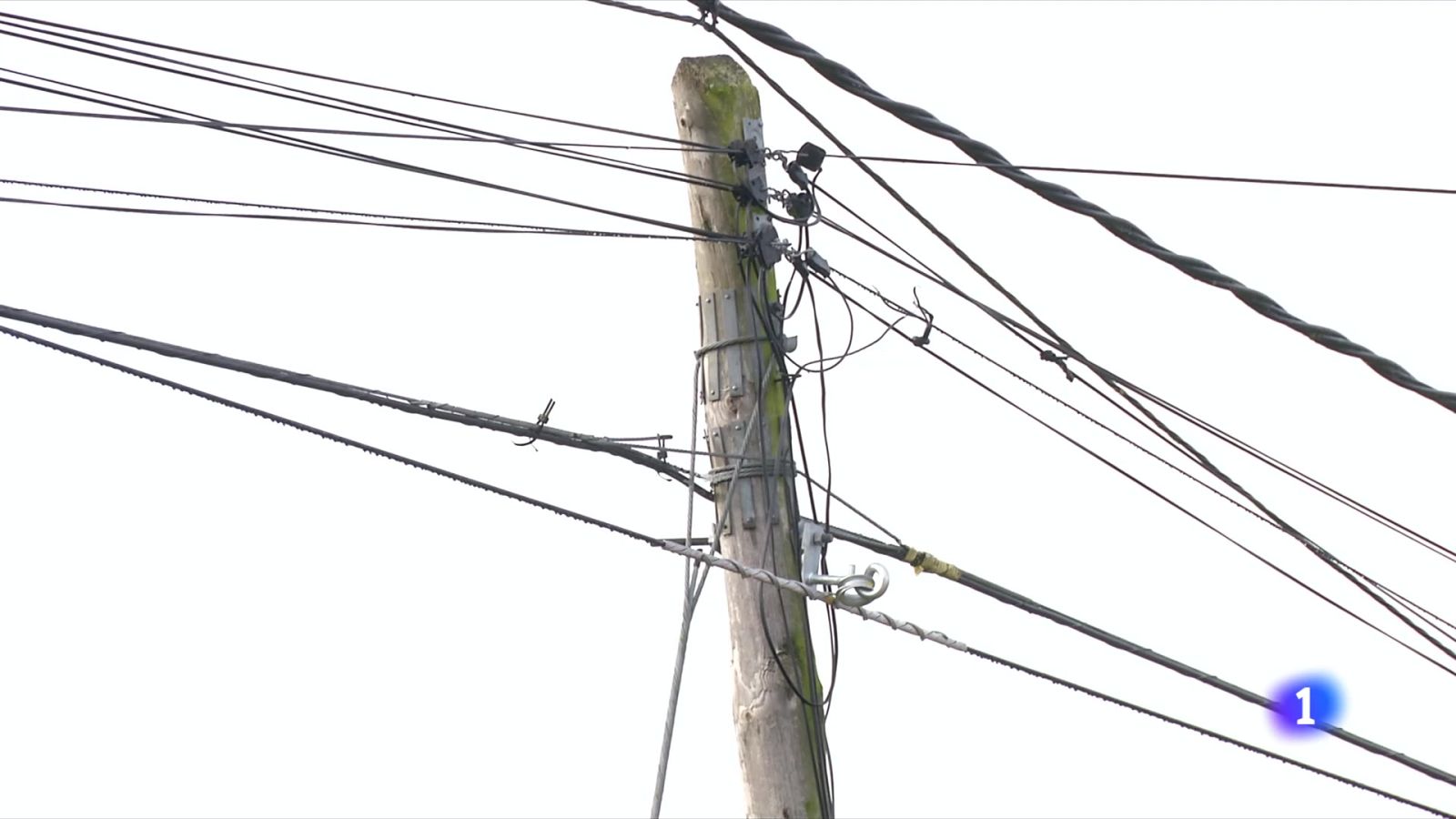 Els veïns de Sant Pere de Riu, incomunicats per un robatori de coure - L'Informatiu | Veure