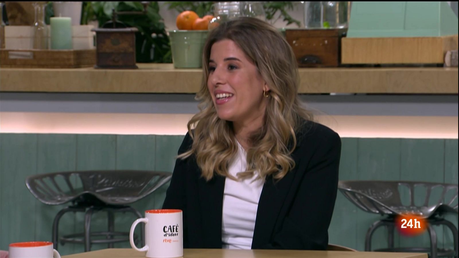 Cafè d'idees - Anna Buj ens presenta el llibre 'Laboratori Itàlia' - Cafè d'idees | Veure