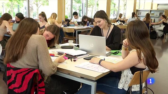 L'Informatiu - Els estudiants omplen les biblioteques a 48 hores de la selectivitat