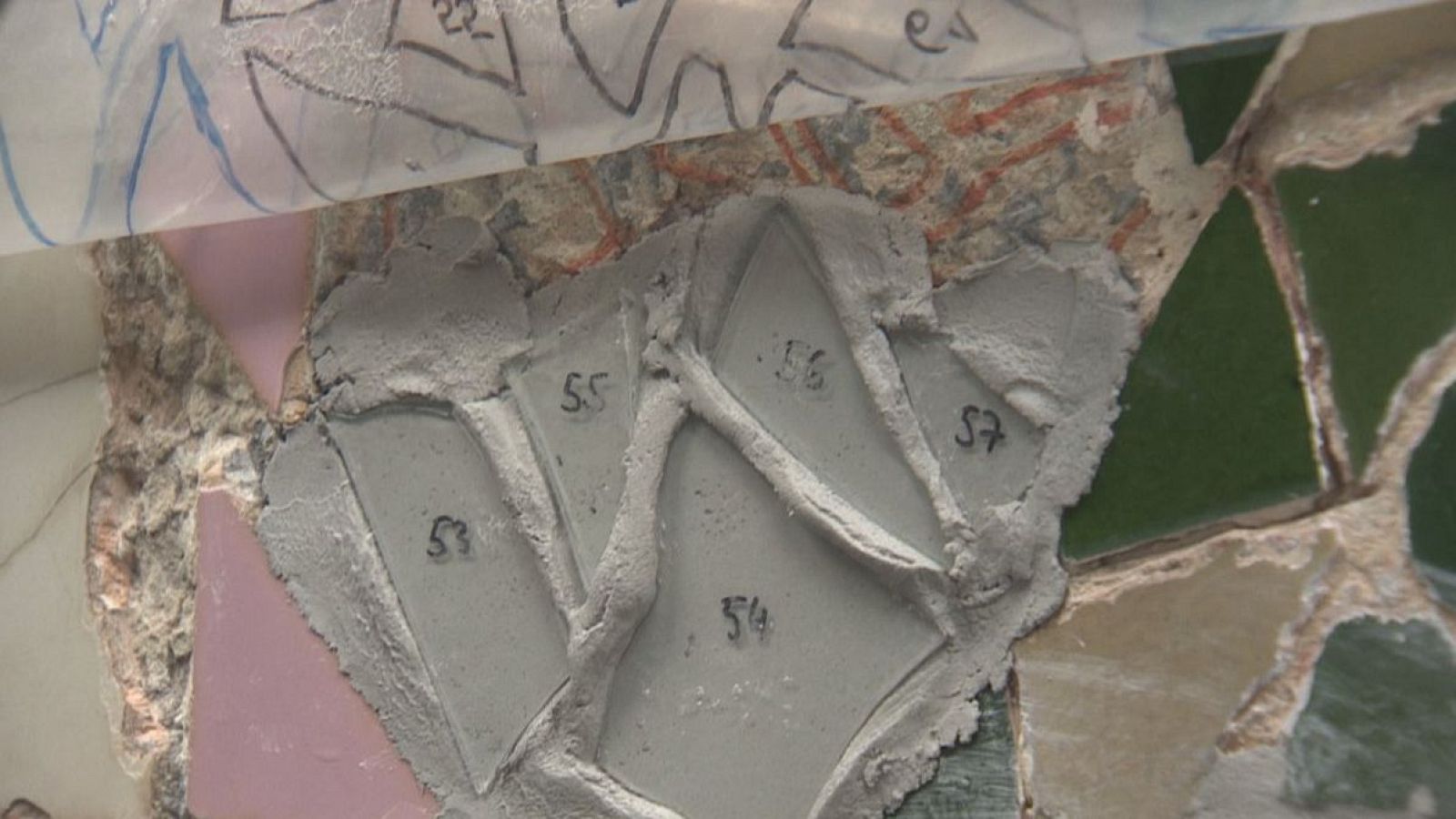 La restauració de la Casa Batlló posa al descobert elements sorprenents - L'Informatiu | Veure