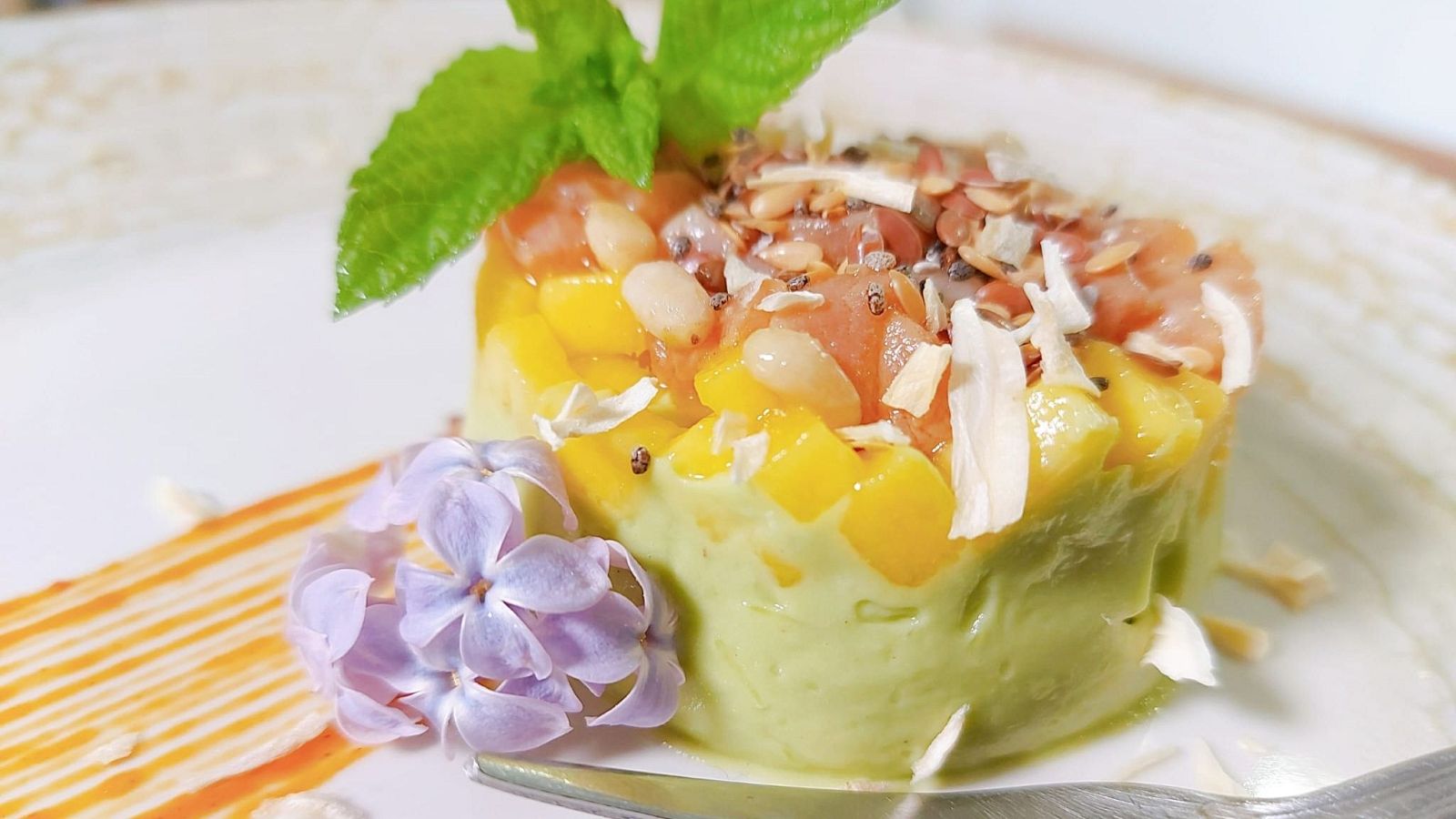 Tartar de salmón con mango y aguacate - Saber vivir | Ver
