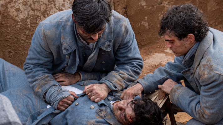 La promesa - La Promesa: Curro, herido tras el combate