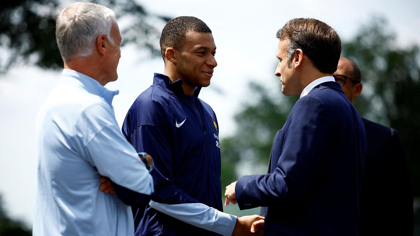 Mbappé confirma a Macron que el anuncio de su fichaje se hará esta tarde - Diario 24 | Ver