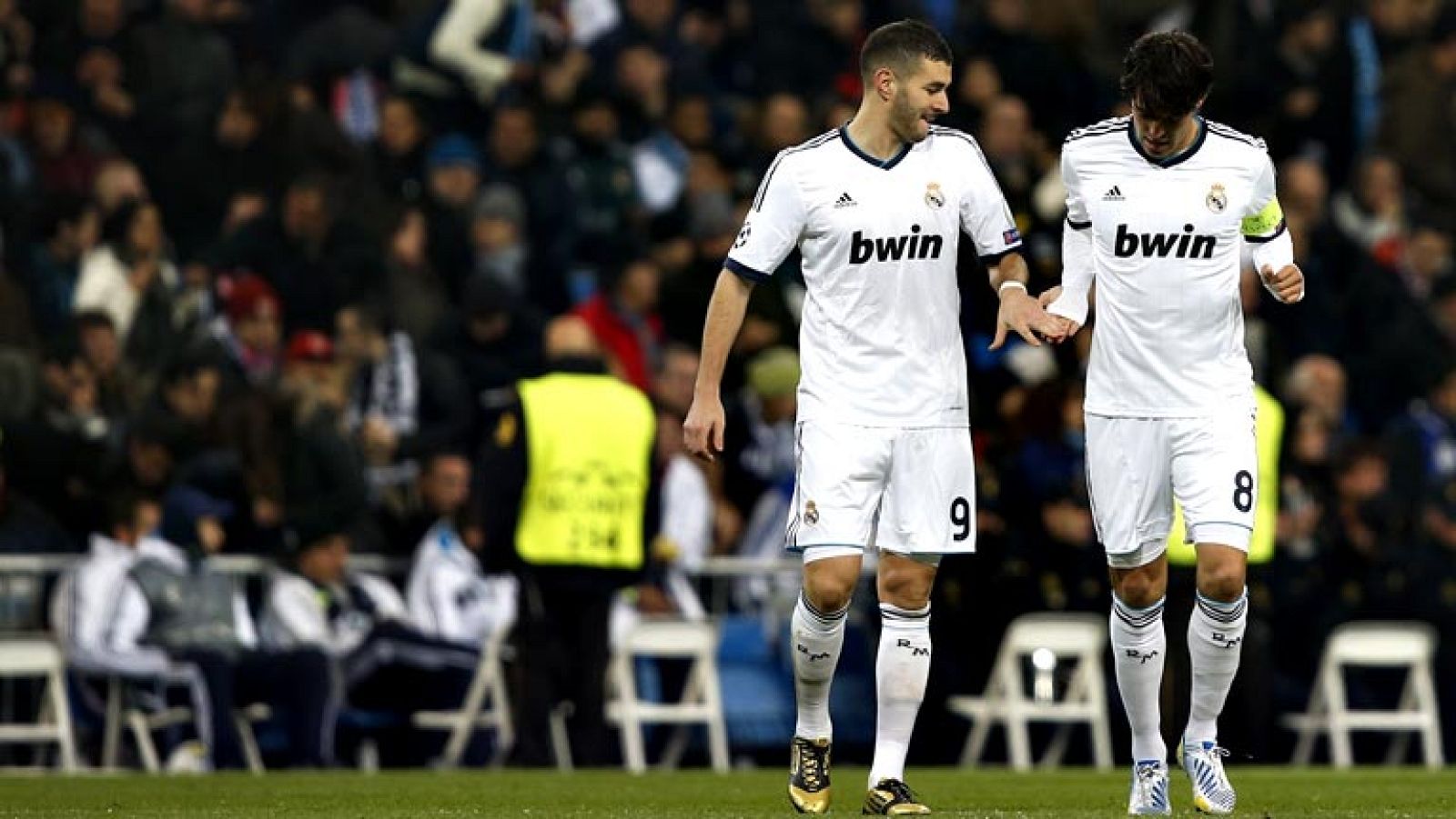El defensa Varane y el delantero Benzema son serias dudas para afrontar el partido liguero frente al Espanyol en el Santiago Bernabéu. La baja del de Benzema puede abrir la puerta al canterano Morata.