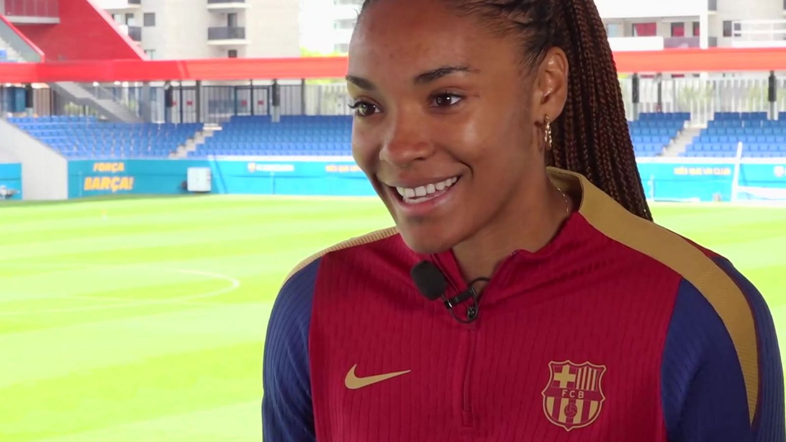 Fútbol - Entrevista Salma Paralluelo - ver ahora