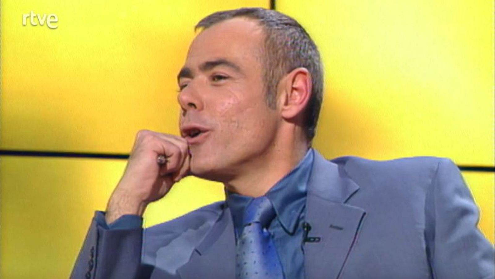 La escalera mecánica - 13/04/2000