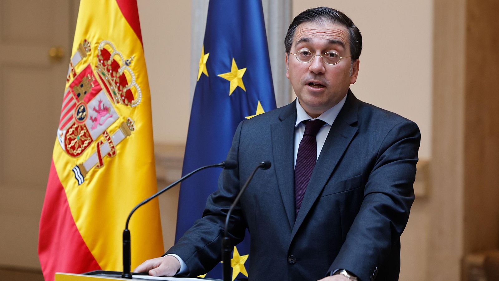 Albares anuncia que España se suma al proceso abierto por Sudáfrica contra Israel - La hora de La 1 | Ver