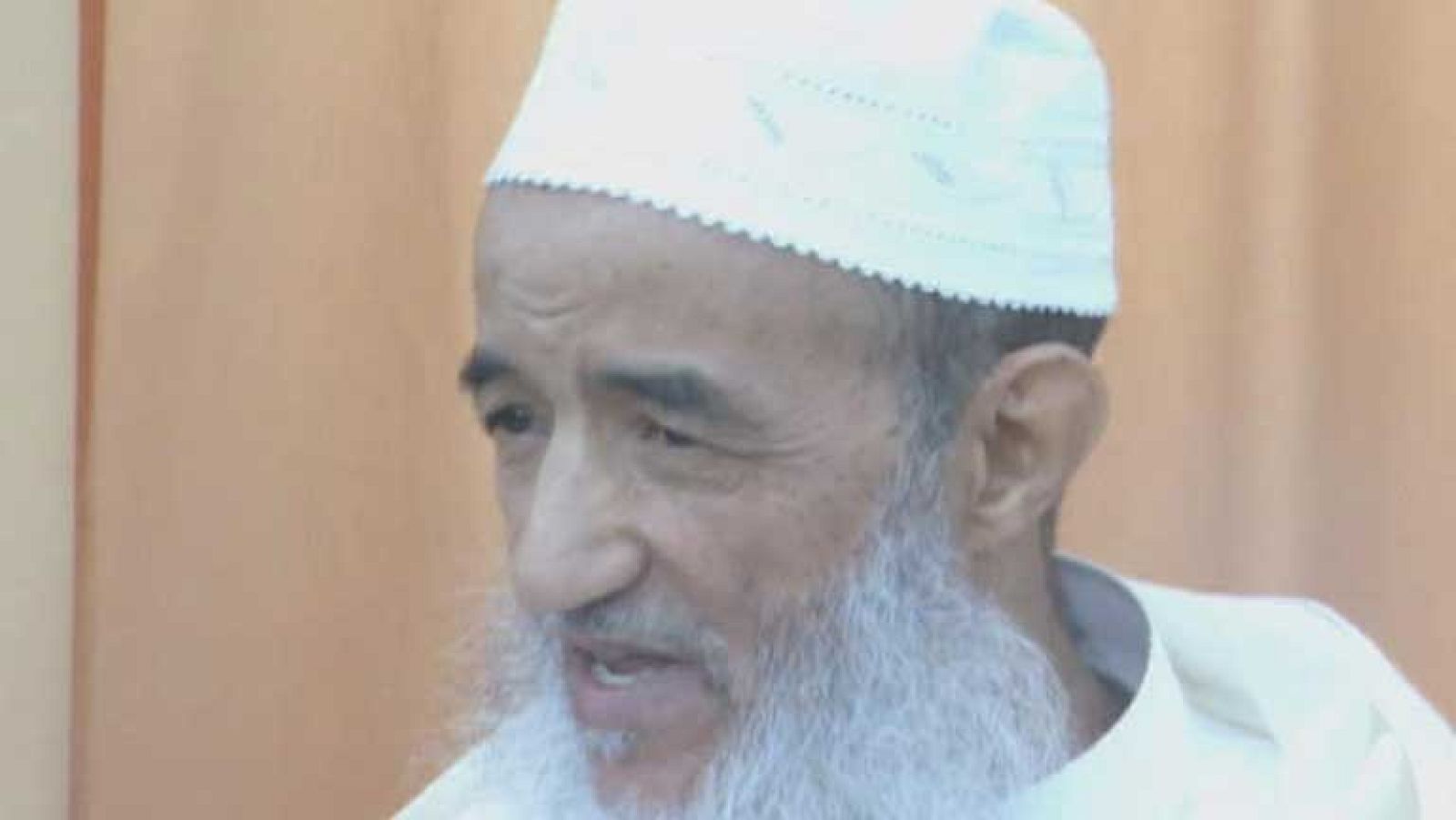 Miles de marroquíes asisten al entierro del jeque Abdesalam Yassin