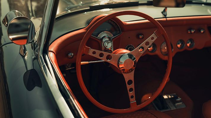 Telediario 1 - En Visiedo, Teruel, un taller de coches clásicos combina el lujo y la tradición