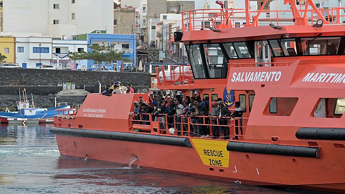 Telediario 1 - Llegada de migrantes a Canarias: casi 400 personas desembarcadas en las tres islas