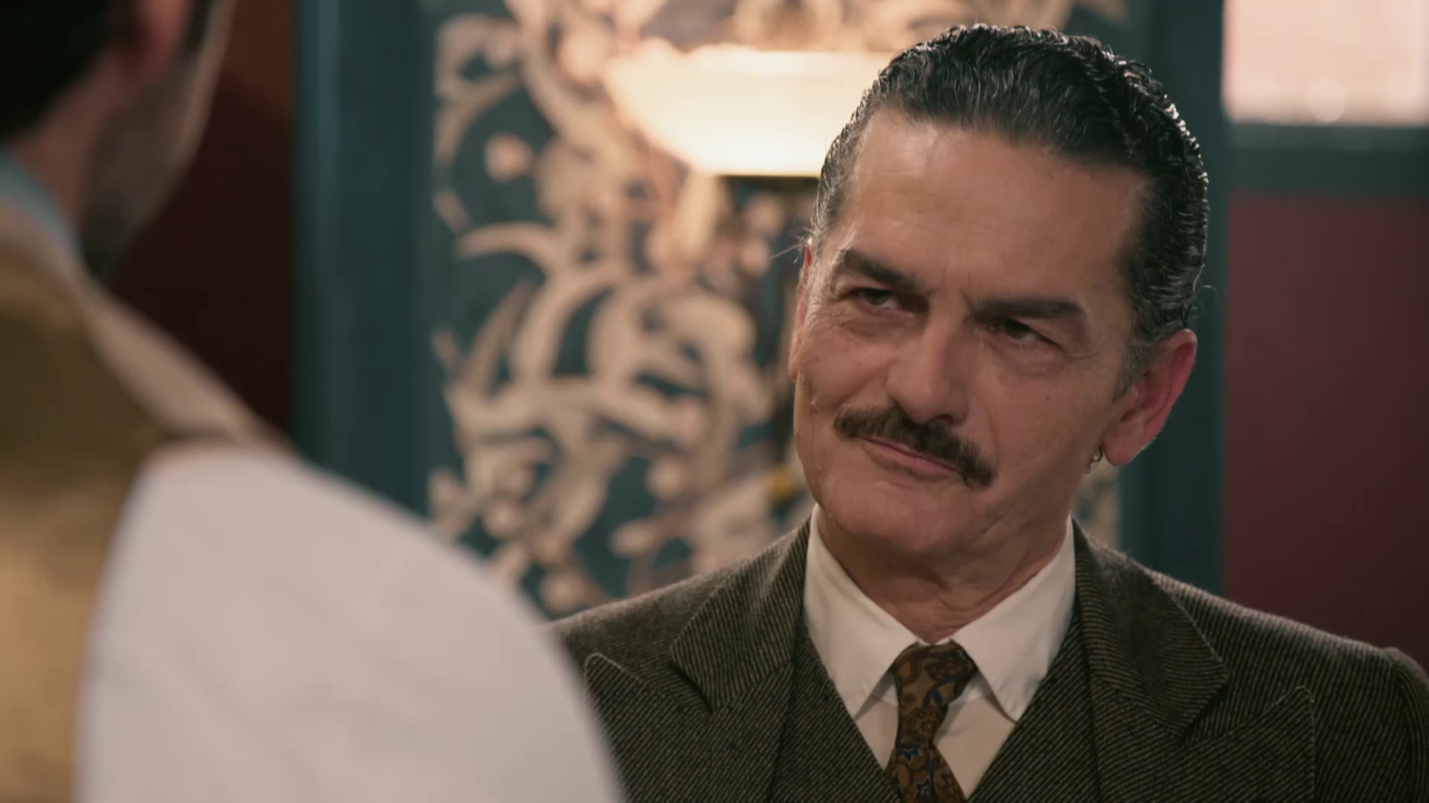 Don Fermín le pide explicaciones a César - Salón de té La Moderna | Ver