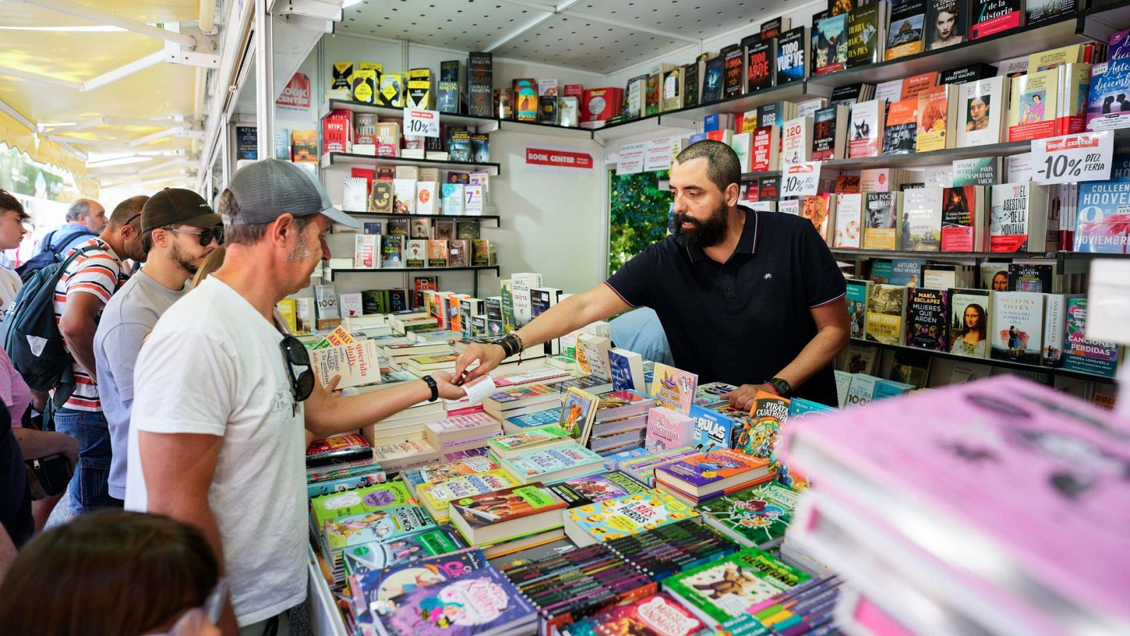 El cómic, uno más en la Feria del libro de Madrid | Ver