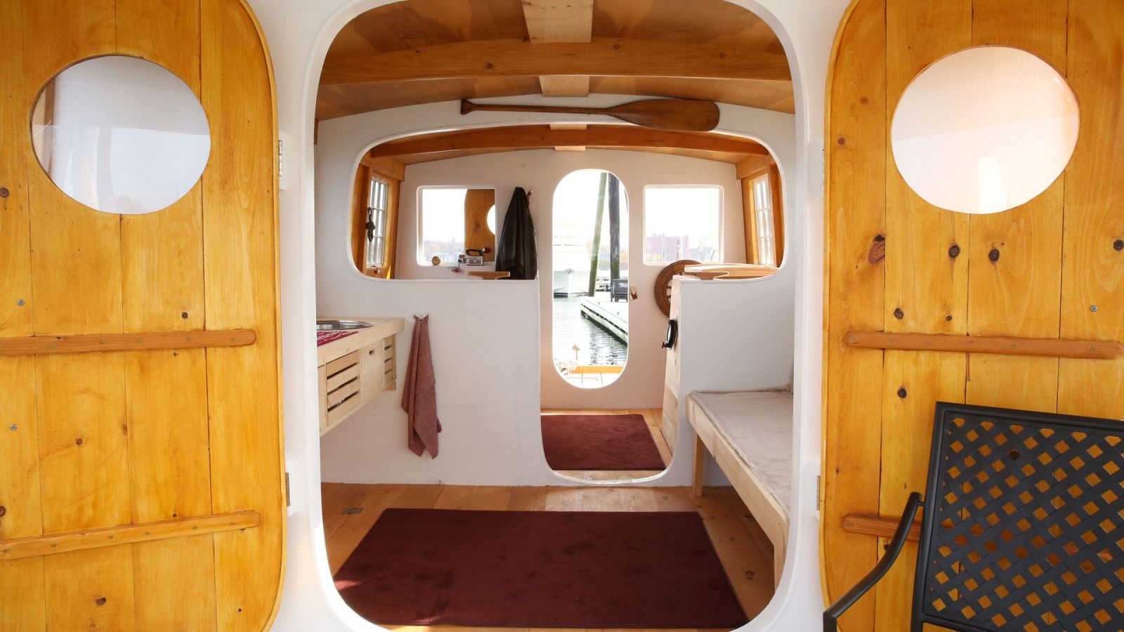 Mi casa flotante - Episodio 3: King y Bloxom	- ver ahora