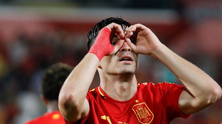  - Pedri se estrena en la selección con un golazo desde fuera del área