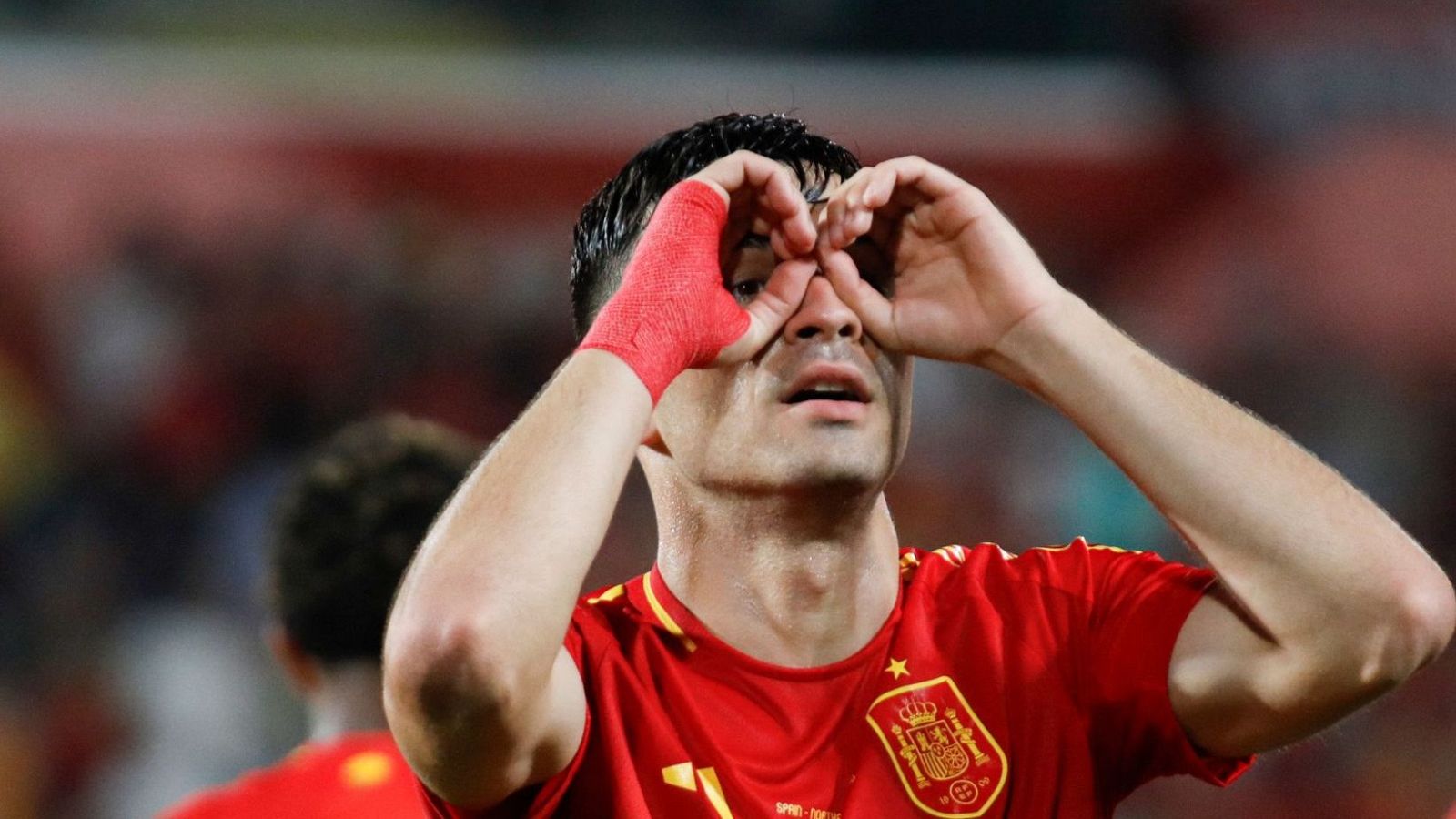 Pedri se estrena con un golazo con la selección española | Ver