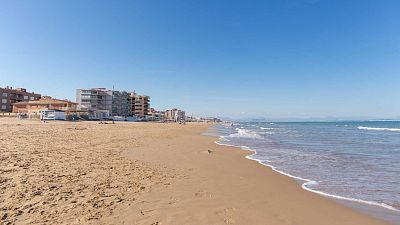 Cuatro personas mueren ahogadas en tres d�as en una playa de Alicante | Ver