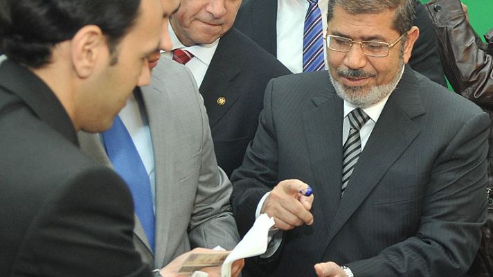 Telediario 1 - Egipto celebra el referéndum de la polémica Constitución de Morsi