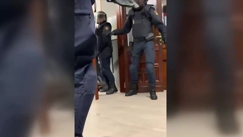 Estudiantes propalestinos desalojados en Sevilla por ocupar el decanato - 24 horas | Ver