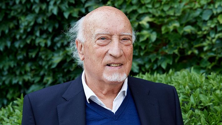 La noche en 24h - El escritor Manuel Vicent repasa en sus memorias la que ha sido su historia y, a la vez, la de todos