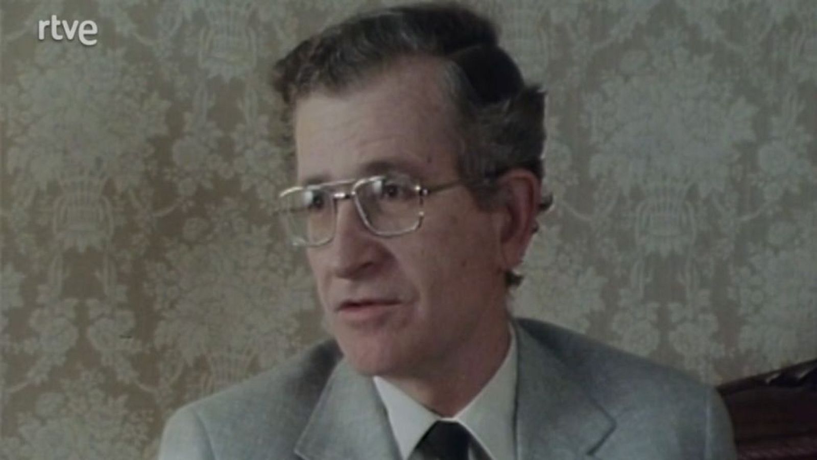 Tiempos modernos - Noam Chomsky - Tiempos modernos | Ver