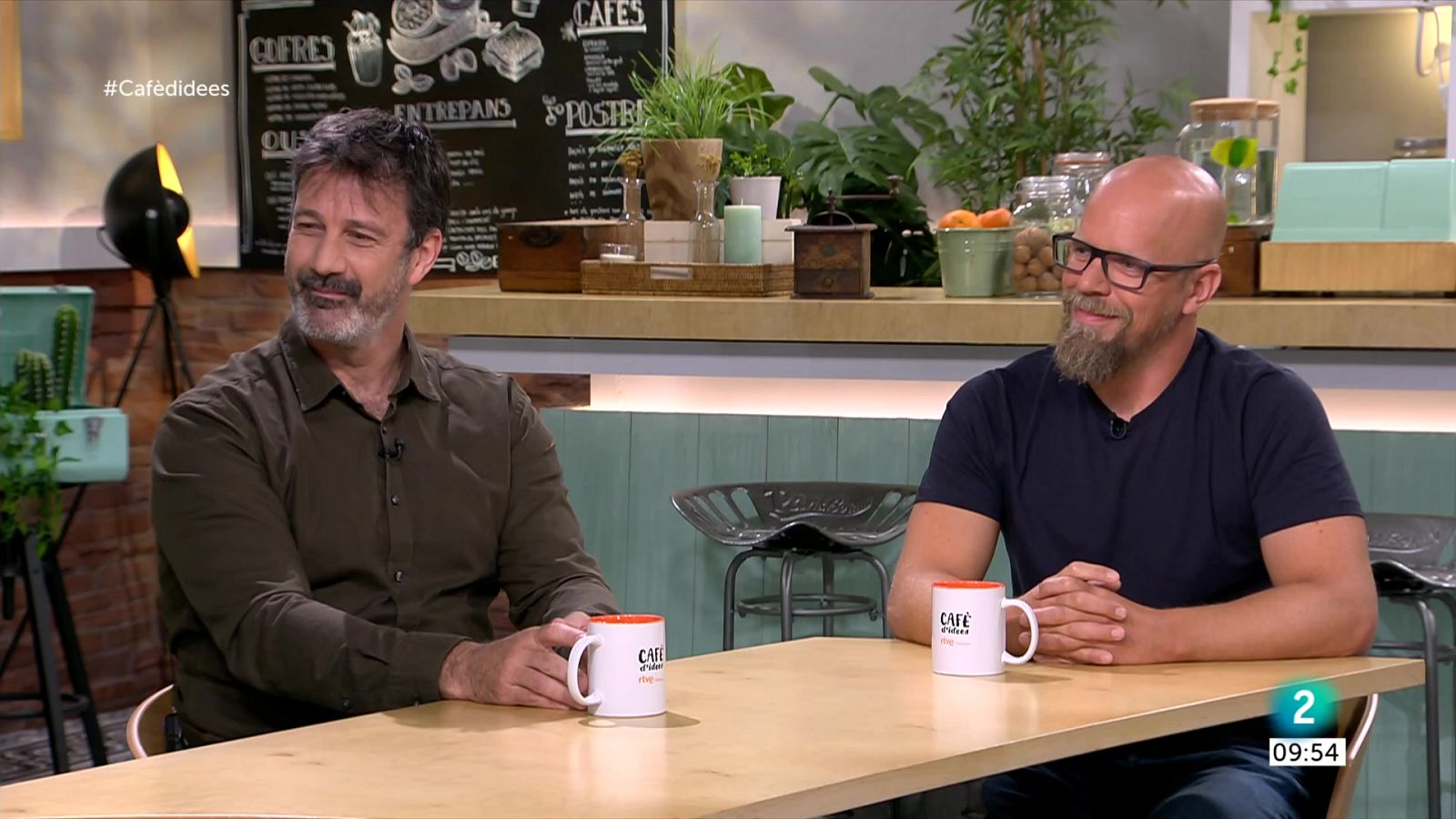 Jere Mateo i Adam Martín presenten 'La travessia infinita' - Cafè d'idees | Veure